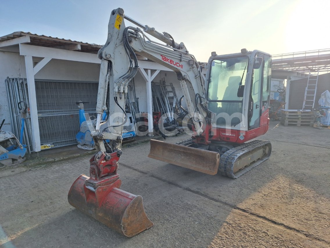 Online auction: TAKEUCHI  TB 235-2